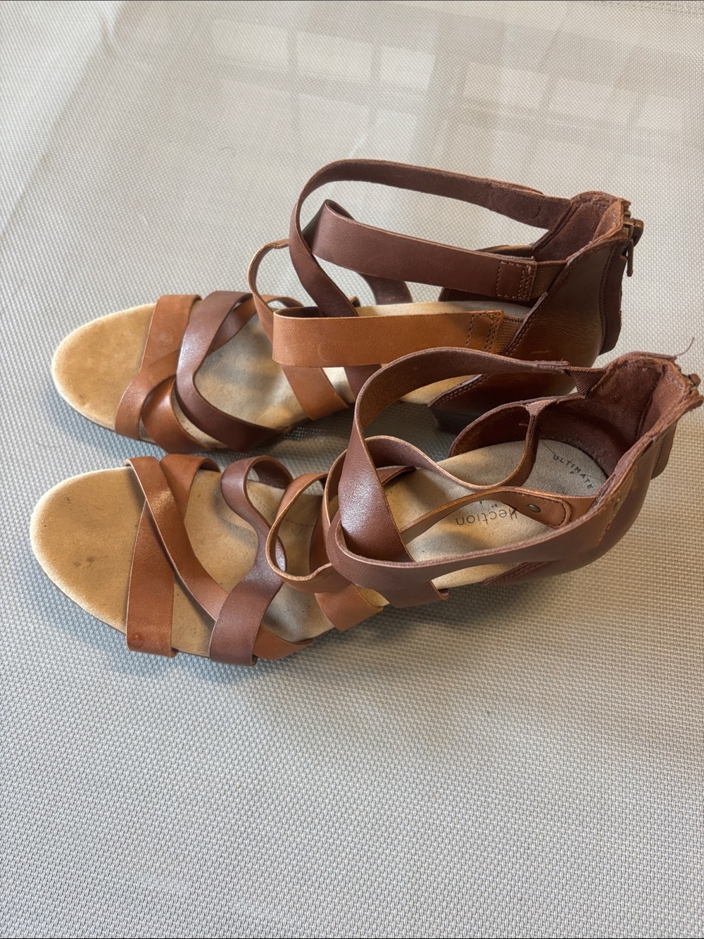 Clarks Brown Strappy Leather Gladiator Sandals sz 10 EUC 2in heel